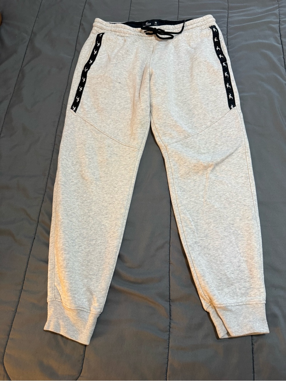 Hollister Men's Gray Jogger Pants M Drawstring Elastic Waist Pockets Side Stripe